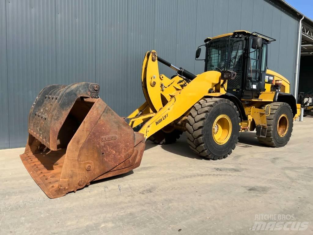 CAT 930K Pale gommate