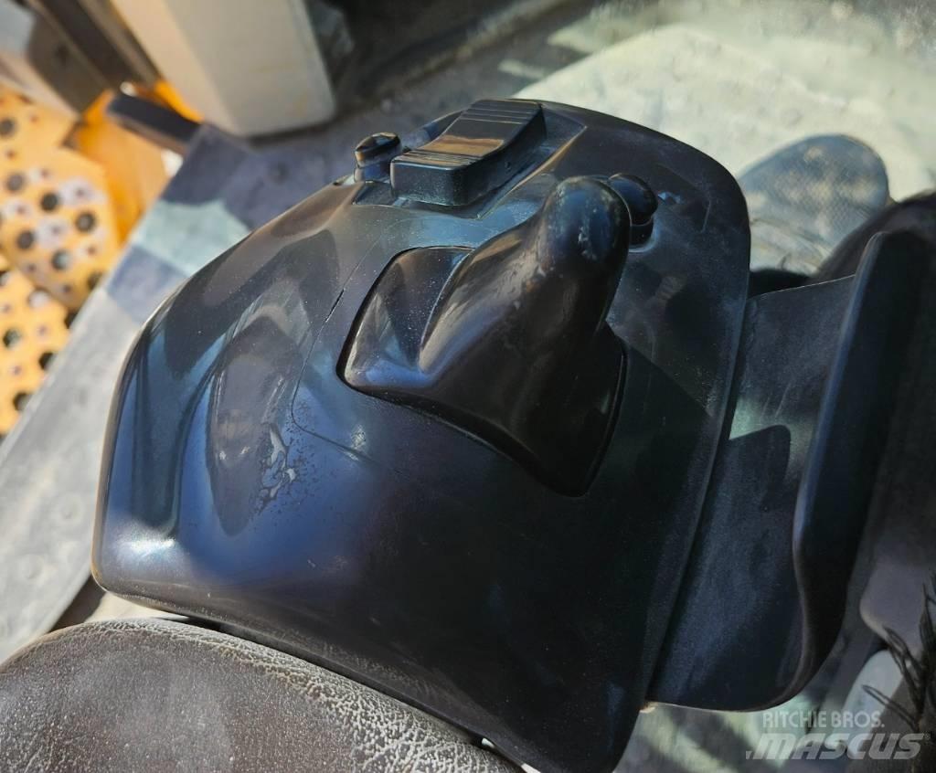 Volvo L 260 H Pale gommate