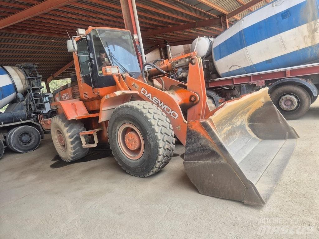 Daewoo Mega 250 Pale gommate