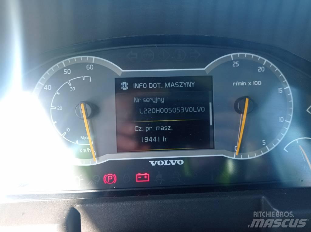 Volvo L 220 H Pale gommate