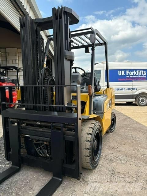 CAT DP 35 N Carrelli elevatori diesel