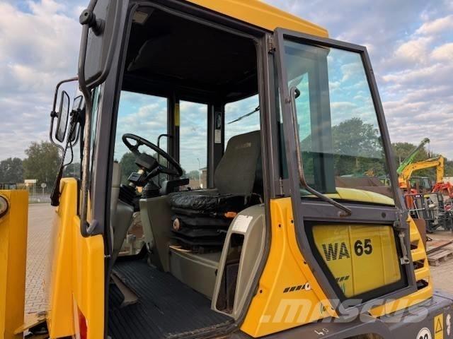 Komatsu WA 65-3 Pale gommate