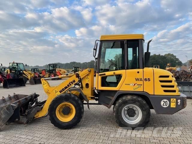 Komatsu WA 65-3 Pale gommate