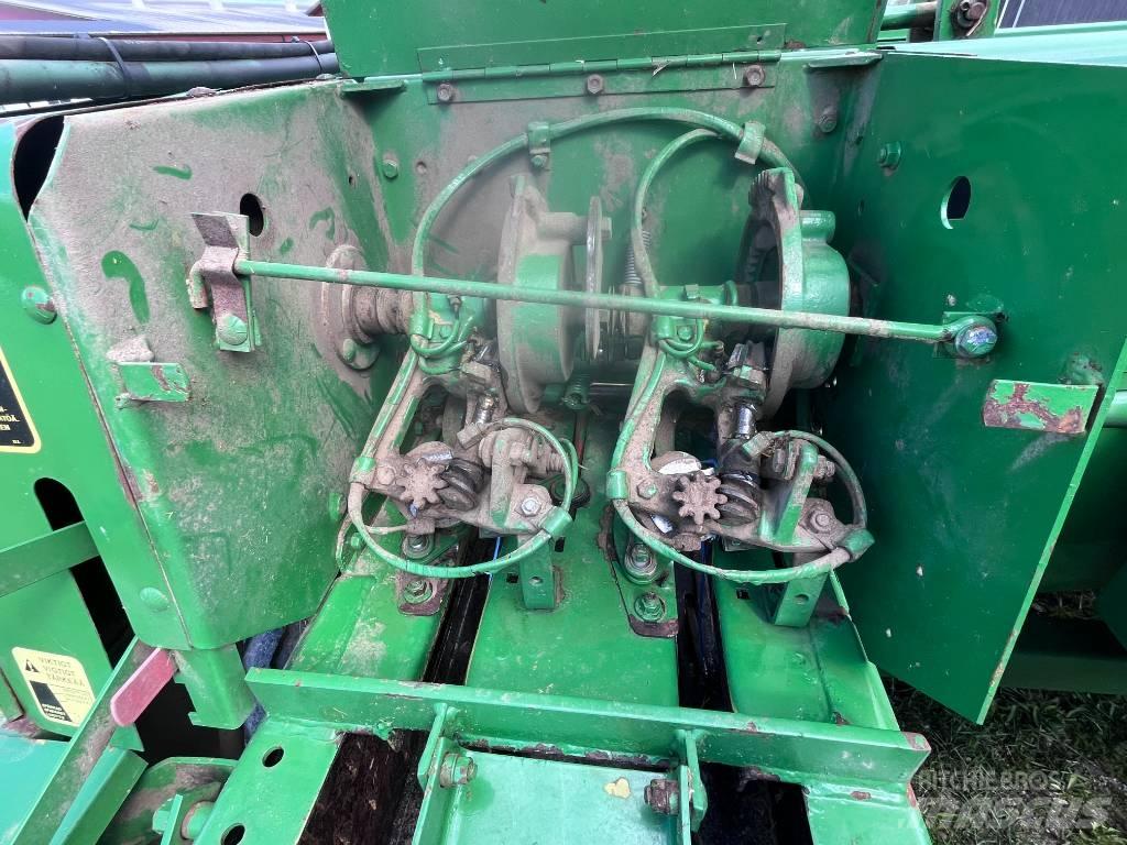 John Deere 359 Presse quadre