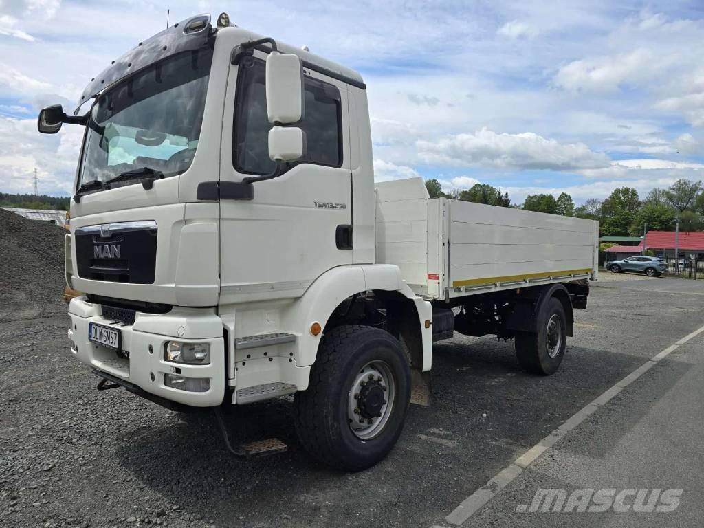 MAN 13.250 / 4x4 Camion cassonati