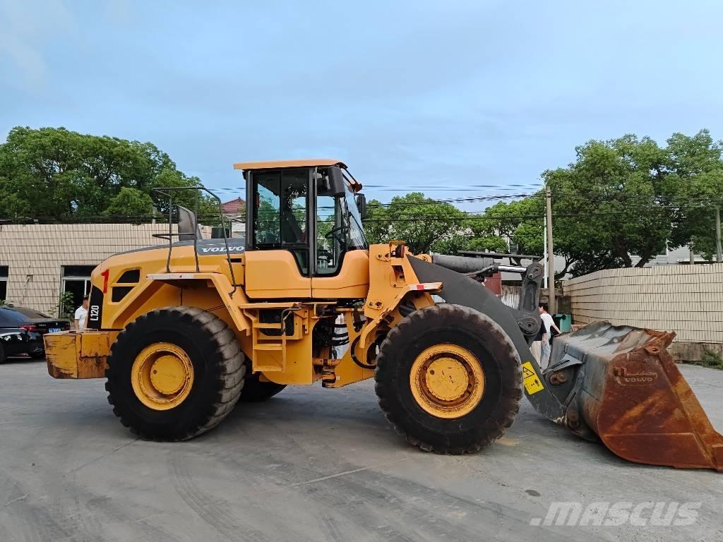 Volvo L 120 Pale gommate