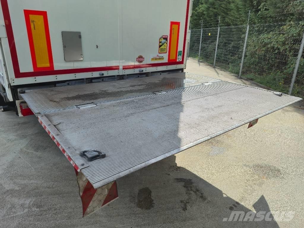Kässbohrer Maxima Semirimorchi a cassone chiuso