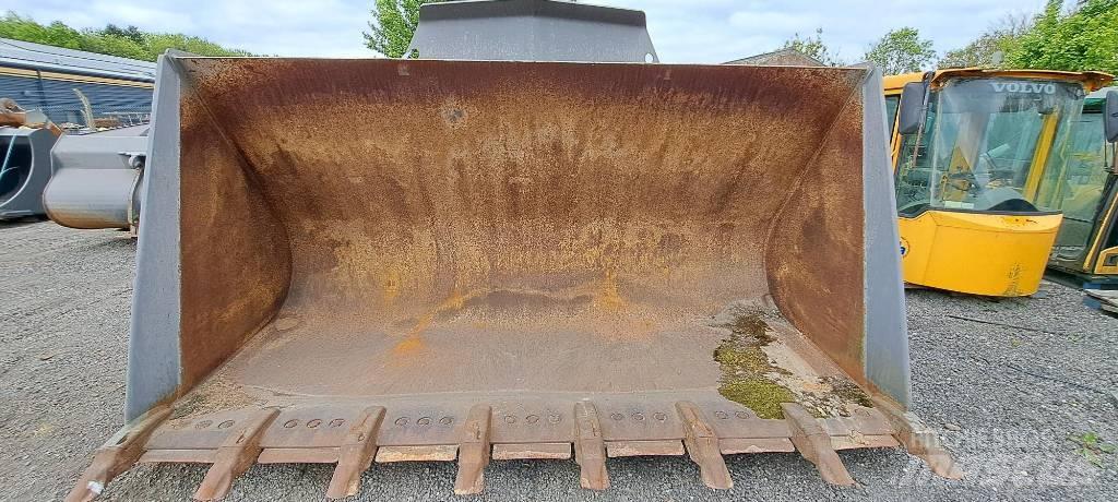 Volvo L 220 H Pale gommate
