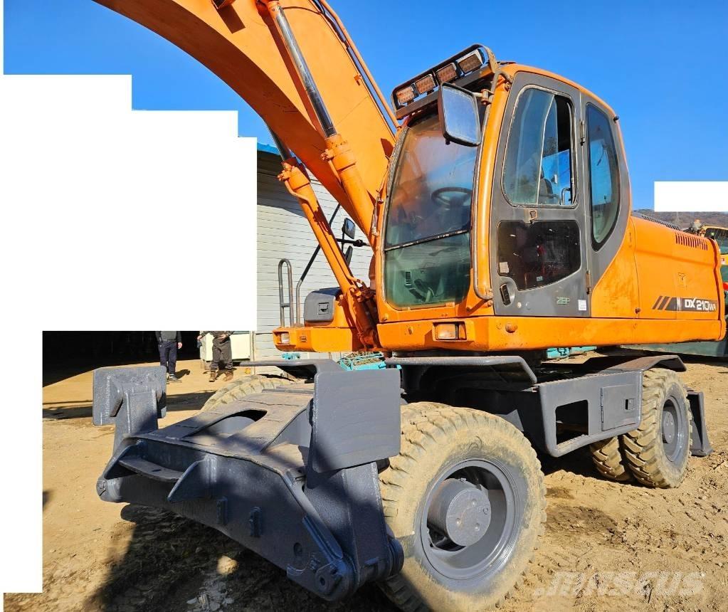 Doosan DX 210 W Escavatori gommati