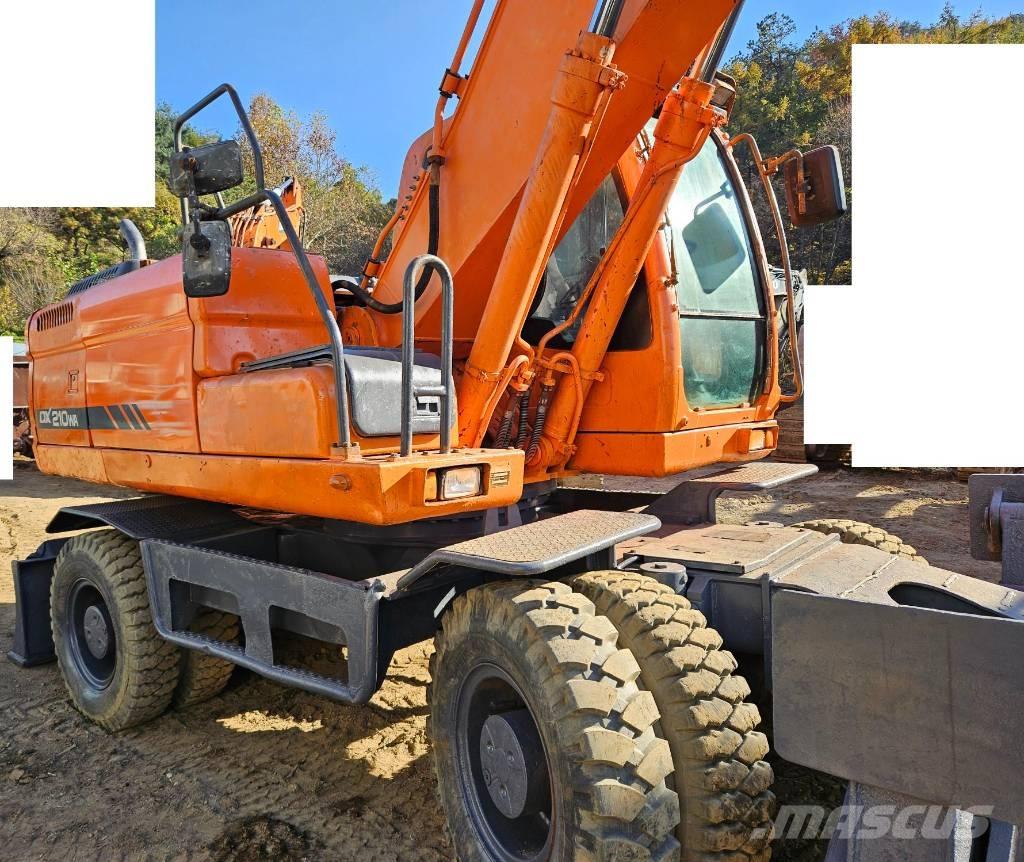 Doosan DX 210 W Escavatori gommati