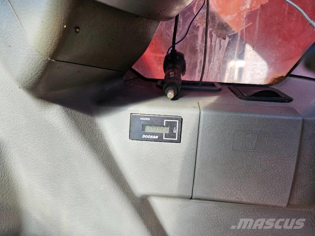 Doosan DX 210 W Escavatori gommati