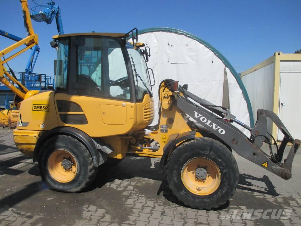 Volvo L 25 F Pale gommate
