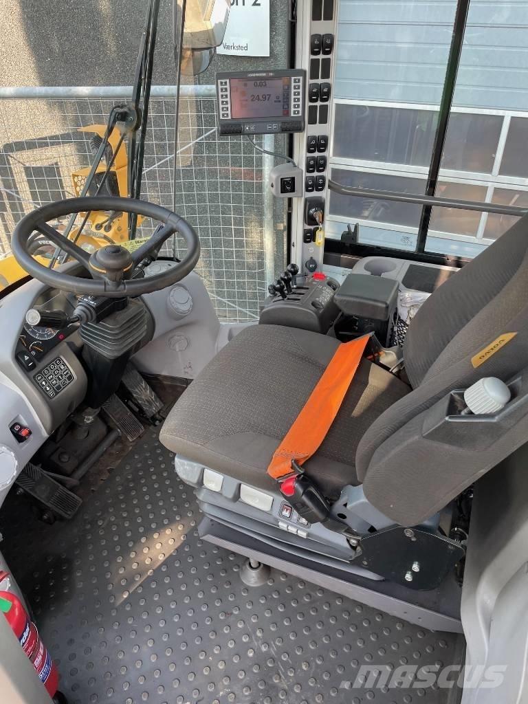 Volvo L90H Long boom Pale gommate