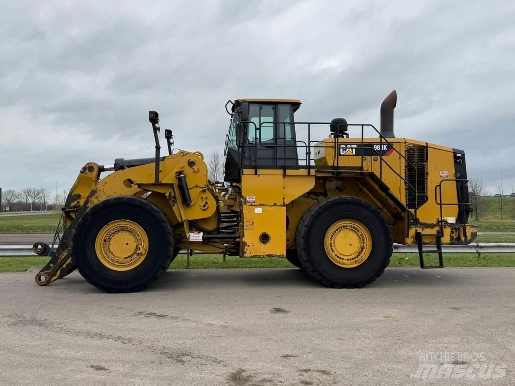 CAT 988K Pale gommate