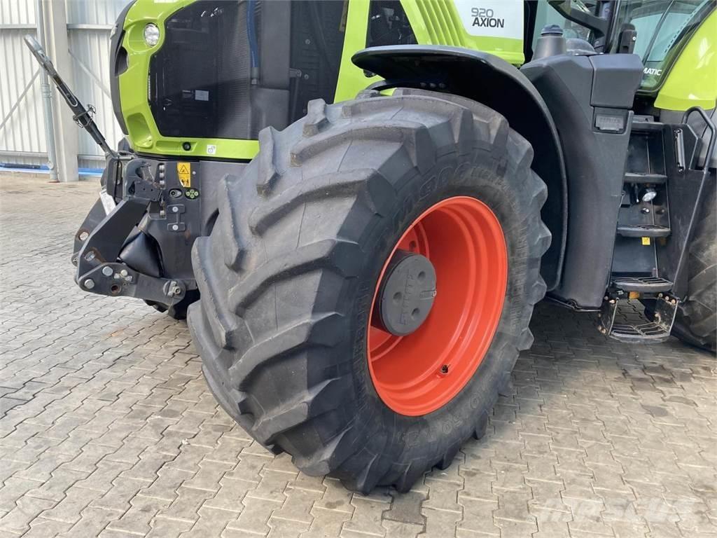 CLAAS Axion 920 Trattori