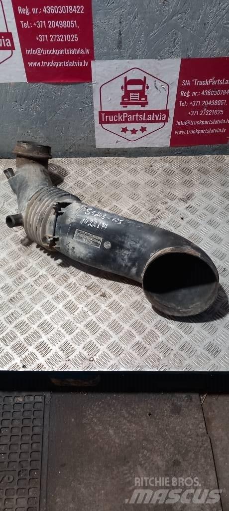 Scania 94 D.    1422877 Cabine e interni