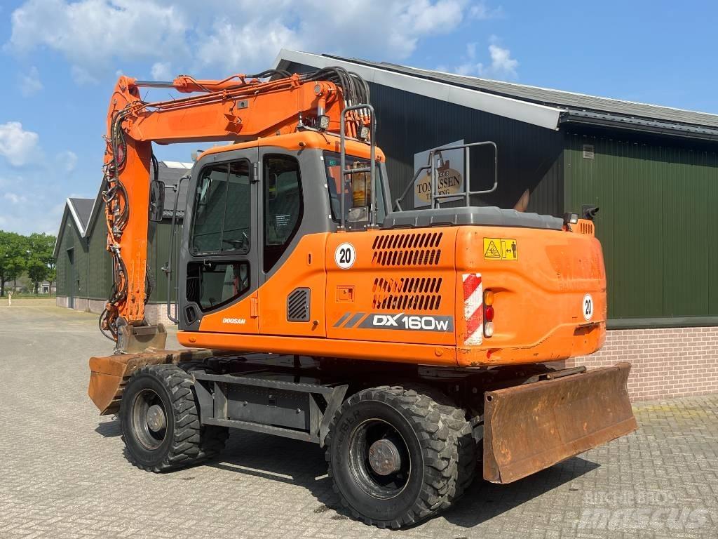 Doosan DX 160 W-3 Escavatori gommati
