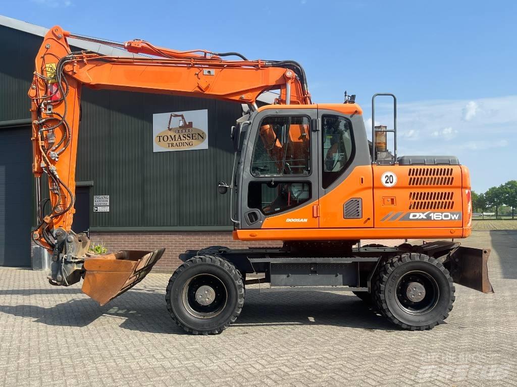 Doosan DX 160 W-3 Escavatori gommati