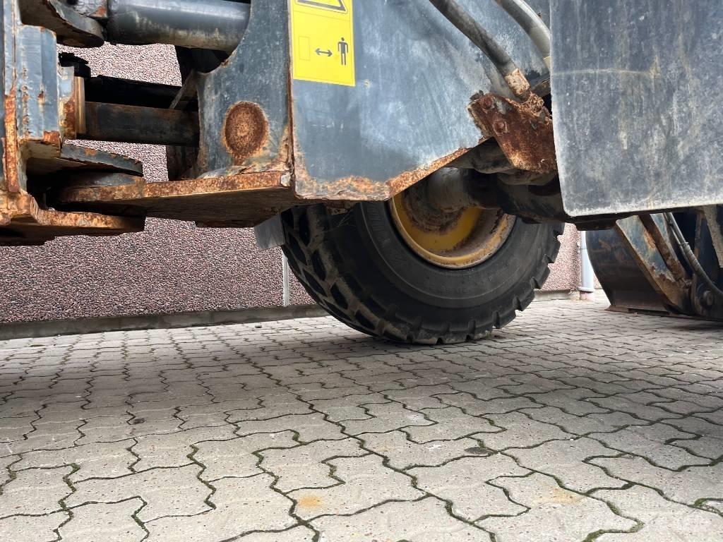 Komatsu WA 250 PZ-5 Pale gommate