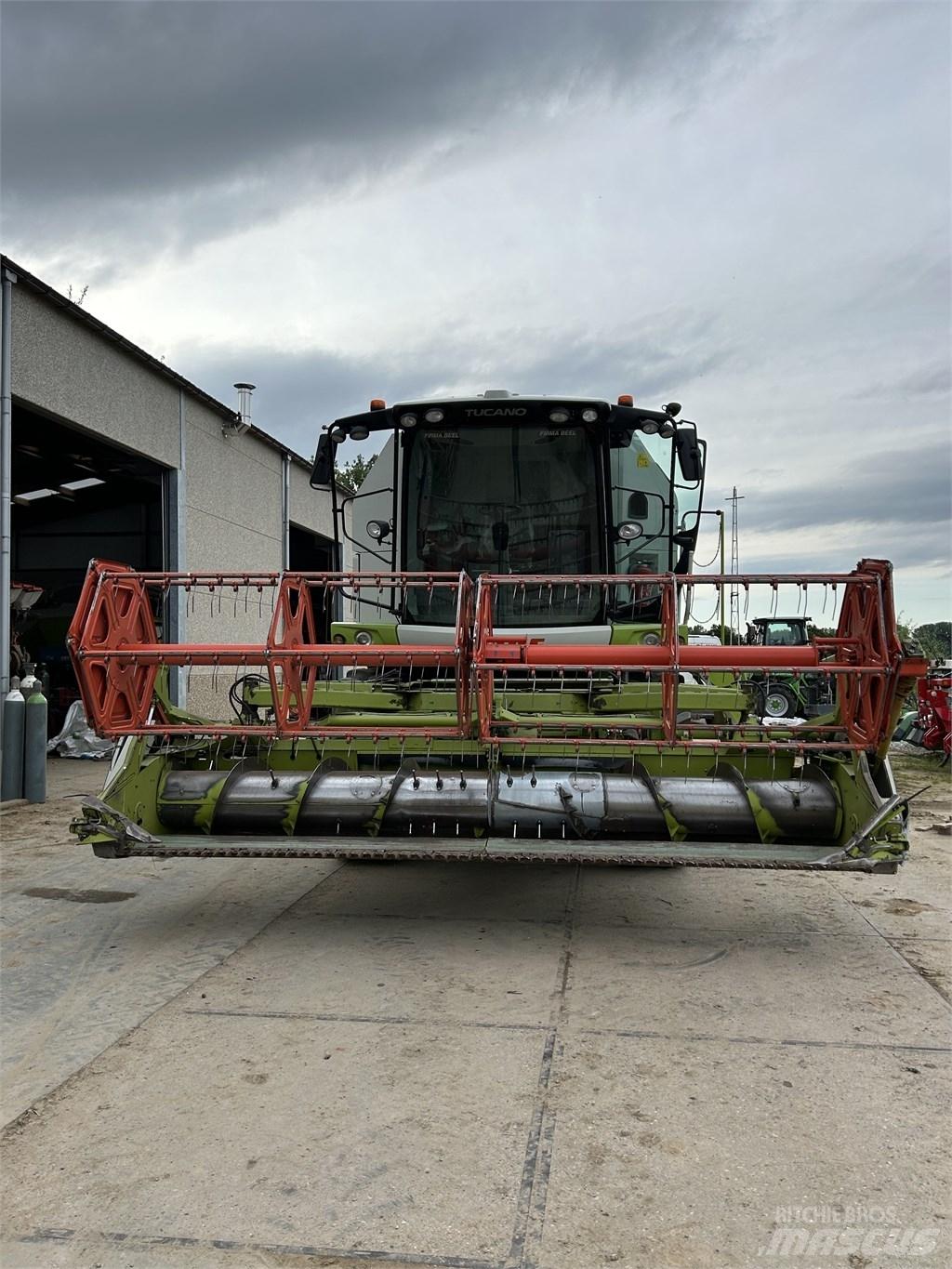 CLAAS Tucano 320 Mietitrebbiatrici
