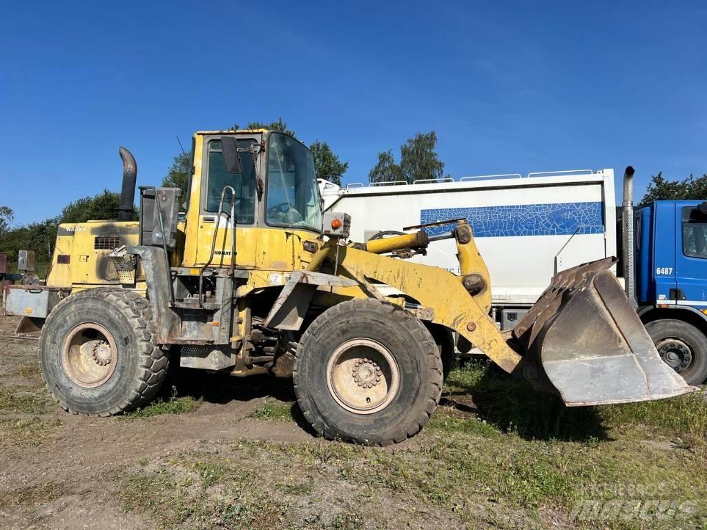 Komatsu WA 320 Pale gommate