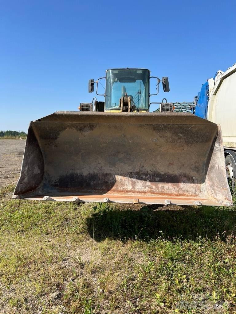 Komatsu WA 320 Pale gommate