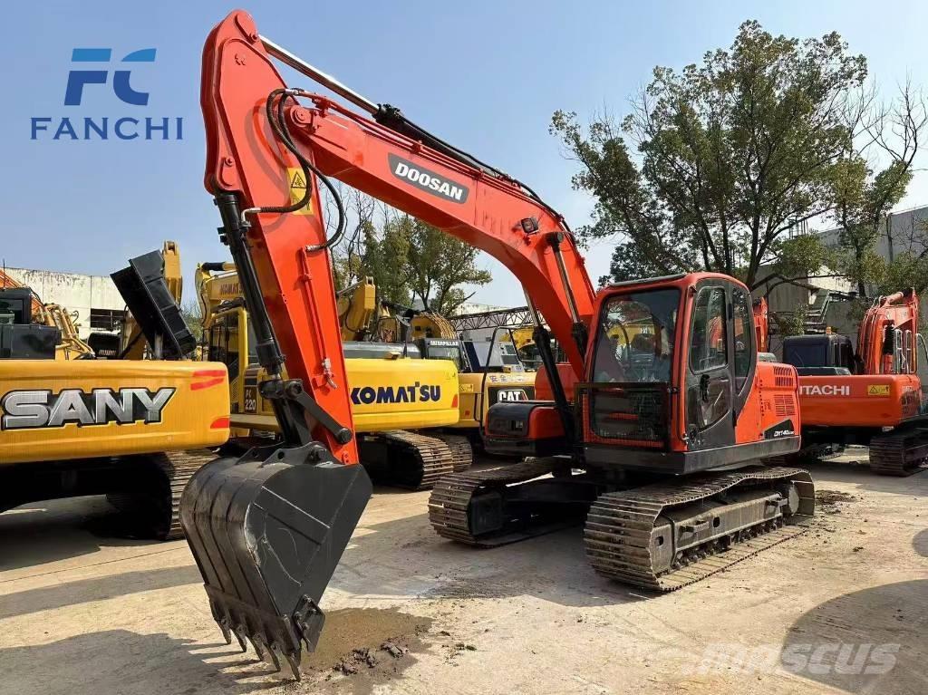 Doosan DX 140 Escavatori cingolati