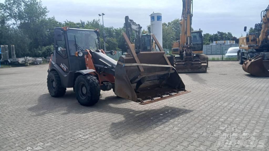 Hitachi ZW 75 Pale gommate