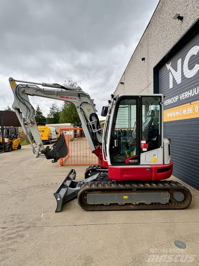 Takeuchi TB 257 FR Miniescavatori