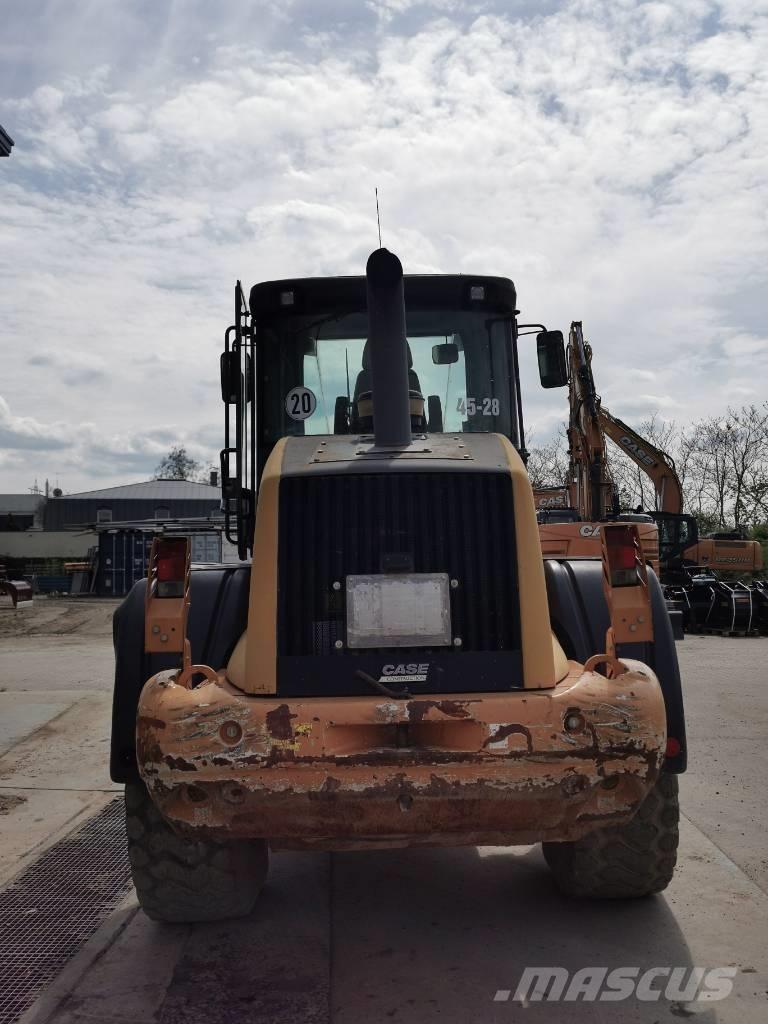 CASE 721F Z-Bar Pale gommate