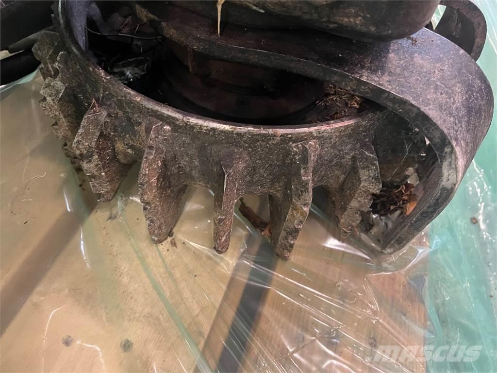 Komatsu C93 Decespugliatrici e trinciatrici idrauliche