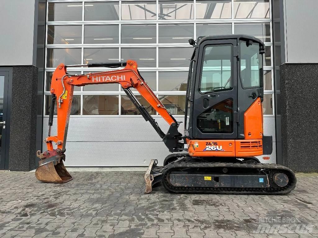 Hitachi ZX26U-6 CR Miniescavatori