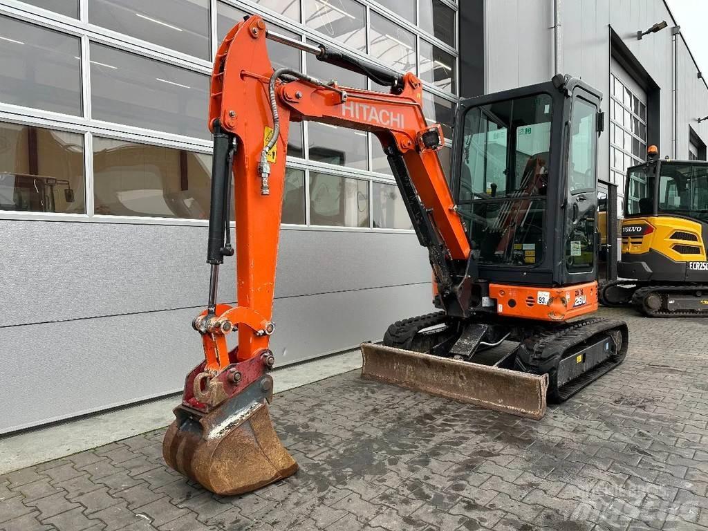 Hitachi ZX26U-6 CR Miniescavatori