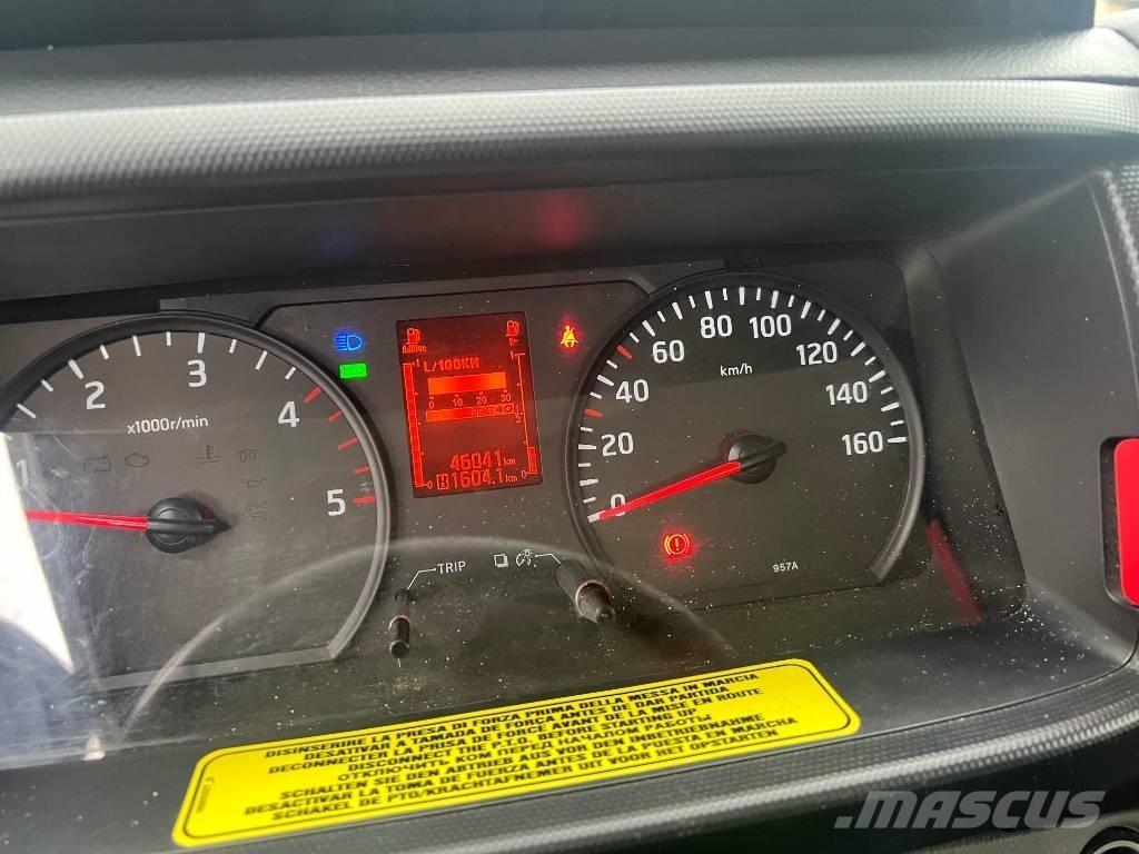 Nissan Socage 320 Piattaforme autocarrate