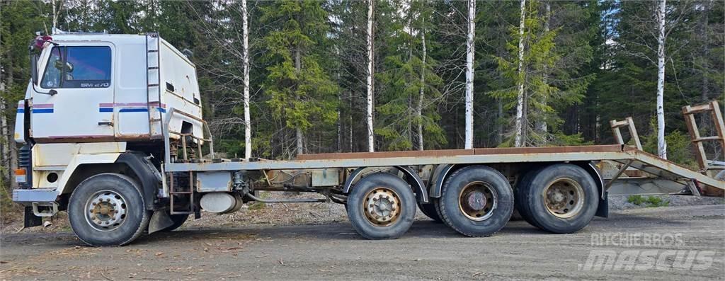 Sisu Sm 270 8X2 Camion per il trasporto di macchine forestali
