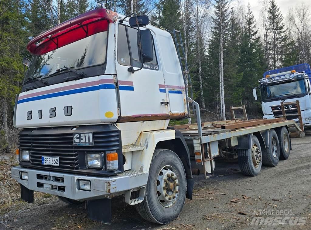 Sisu Sm 270 8X2 Camion per il trasporto di macchine forestali