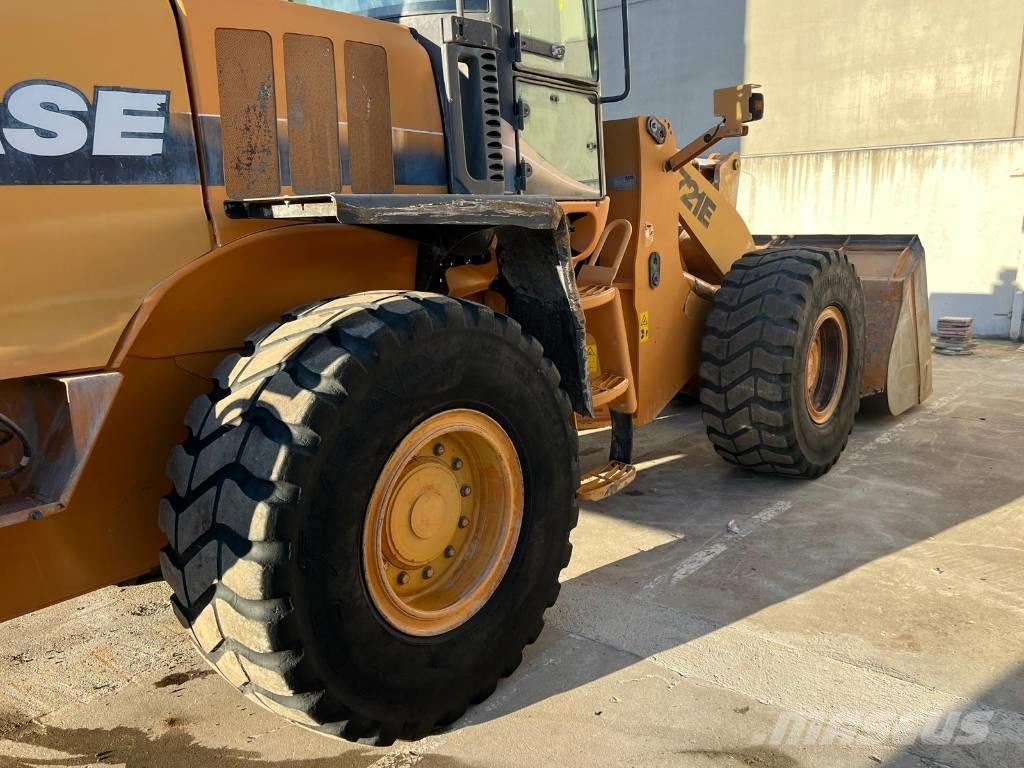 CASE 721E Pale gommate