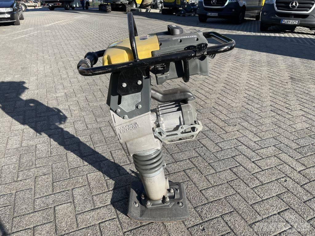 Wacker Neuson AS60e Vibrocostipatore verticale