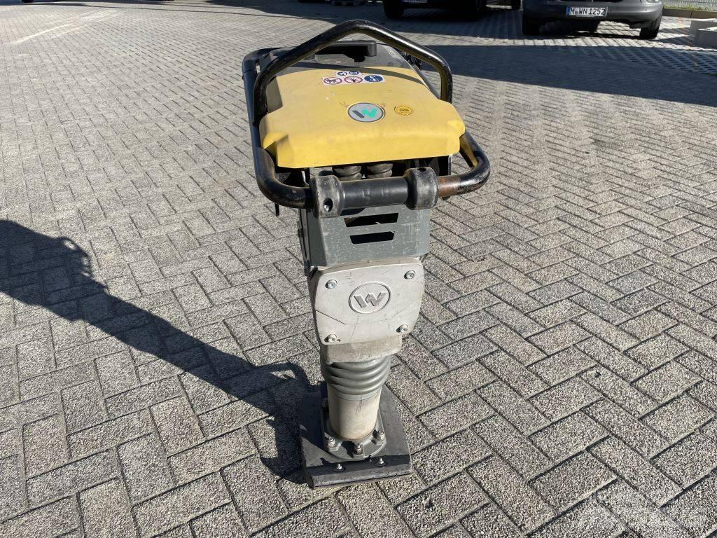 Wacker Neuson AS60e Vibrocostipatore verticale