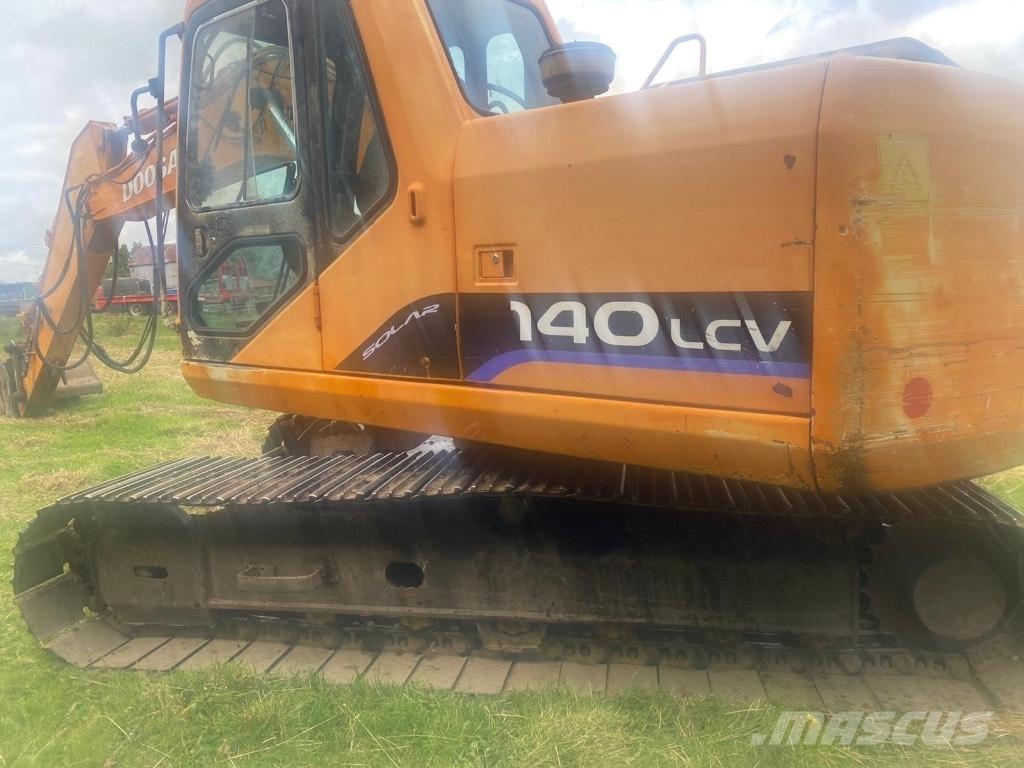 Doosan DX 140 Escavatori gommati
