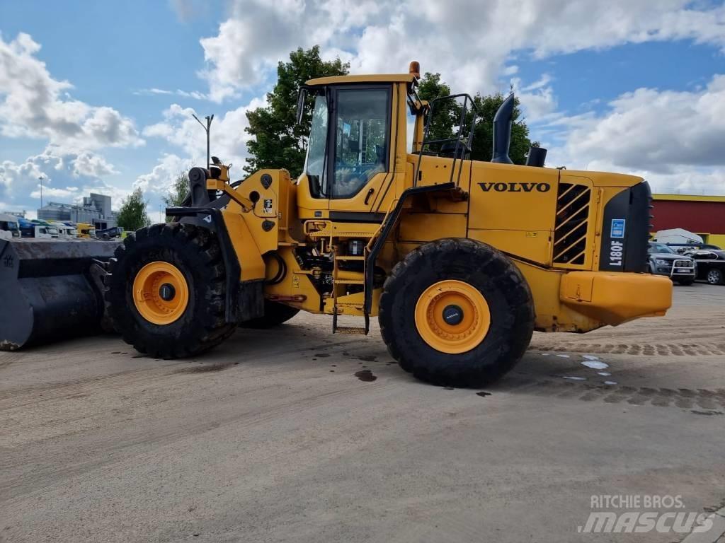 Volvo L 180 F Pale gommate
