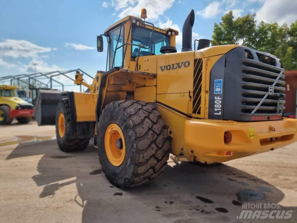 Volvo L 180 F Pale gommate