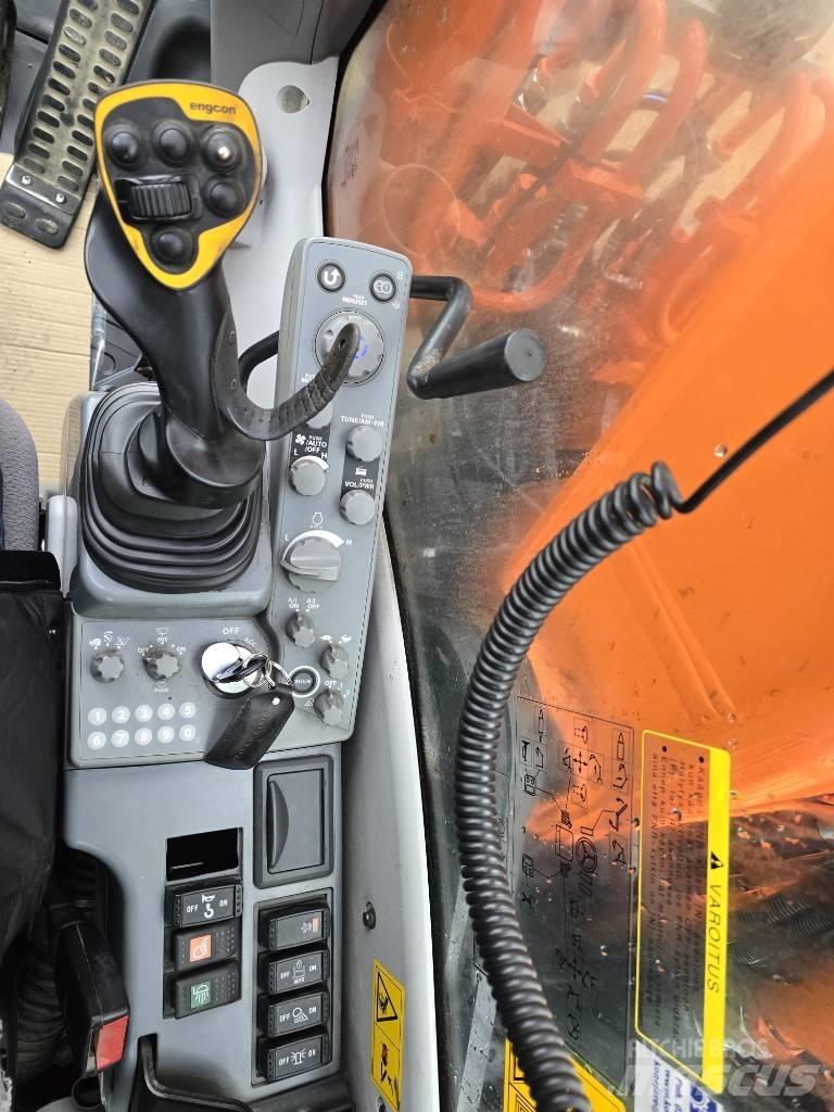Hitachi ZX 220W-5 Escavatori gommati