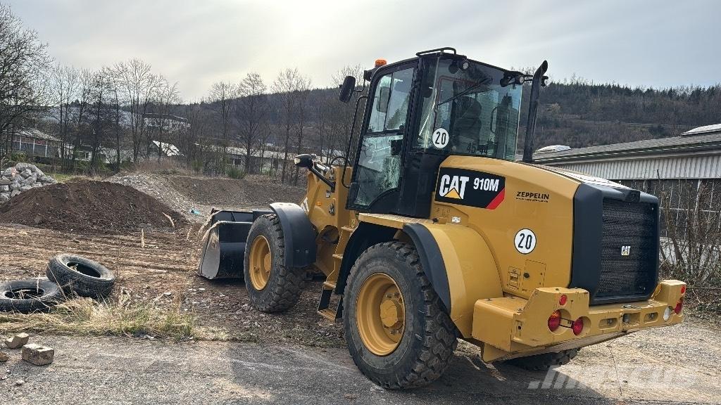 CAT 910M Pale gommate