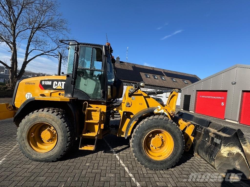 CAT 910M Pale gommate