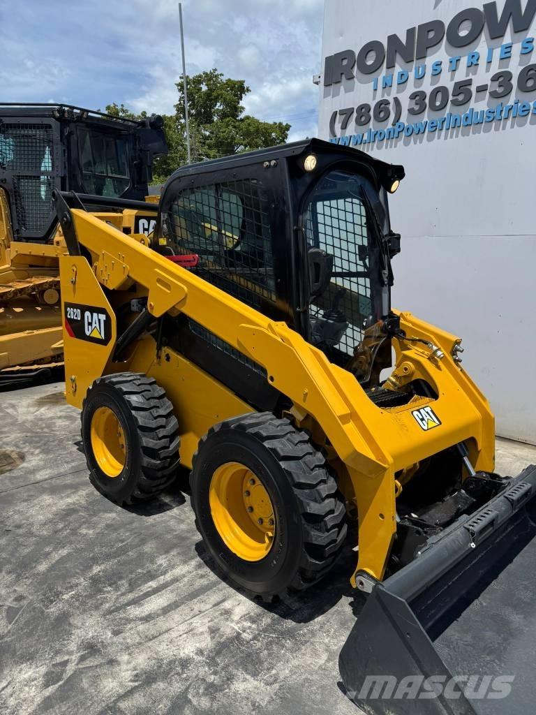 CAT 262 D Mini Pale Gommate