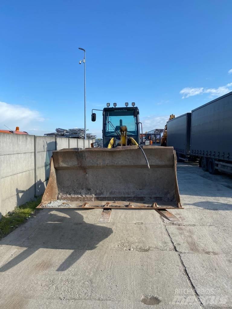 Komatsu WA 100 M-5 Pale gommate