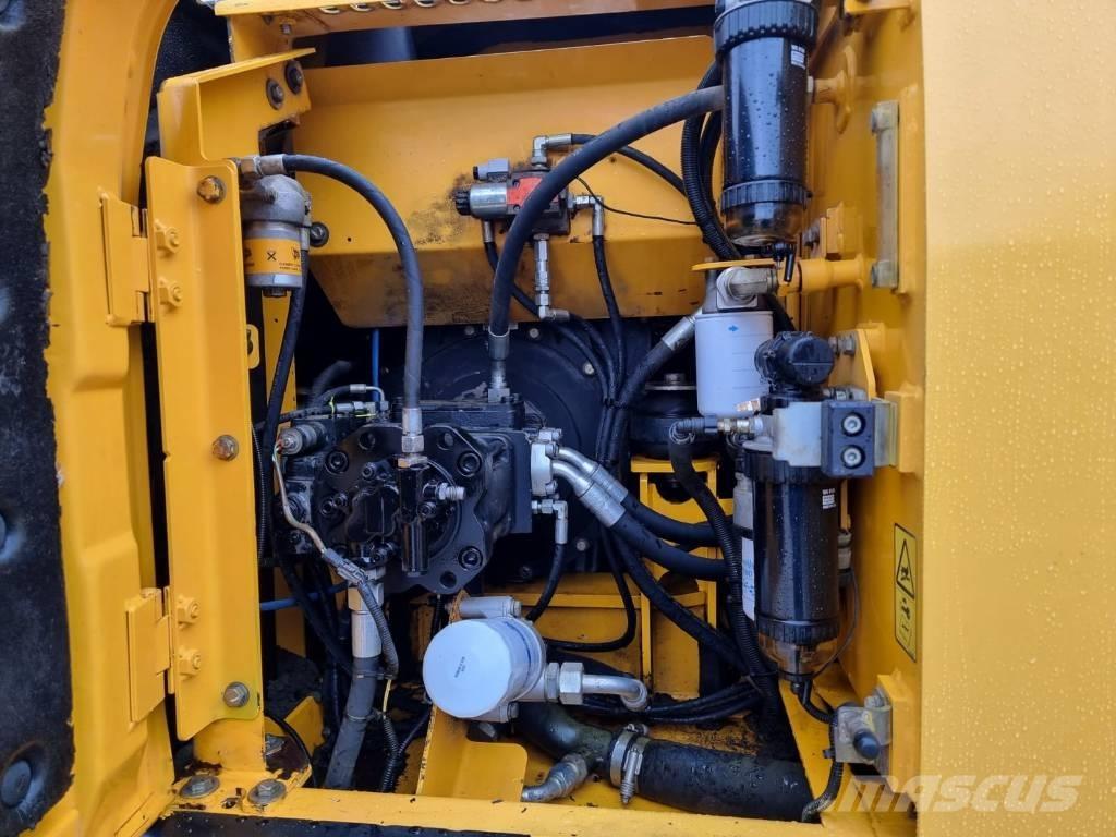 JCB JS 130 LC Escavatori cingolati