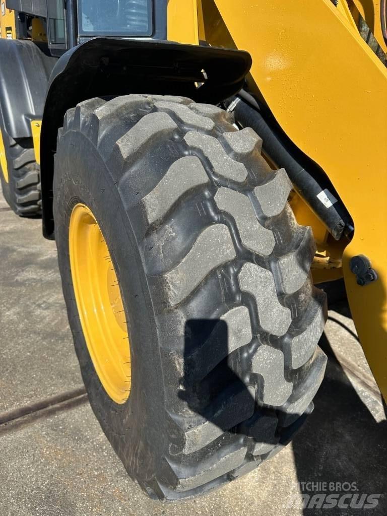 CAT 908 Pale gommate