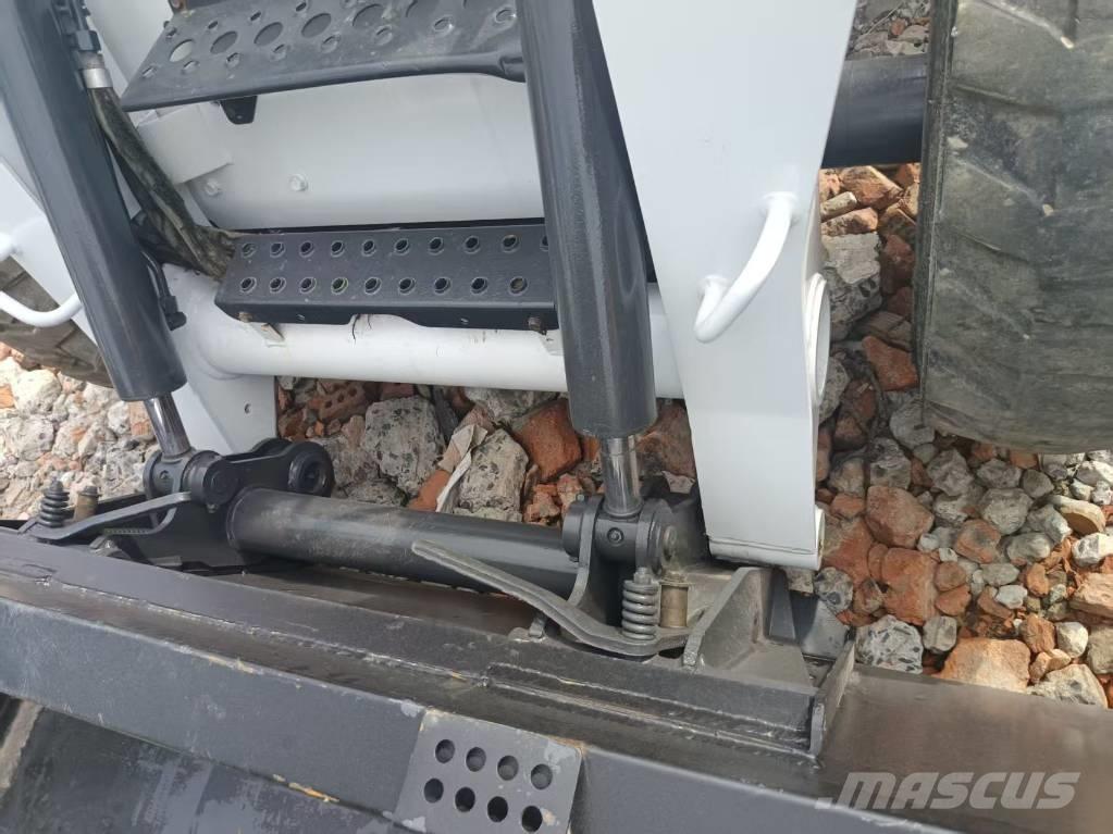 Bobcat S 220 Mini Pale Gommate